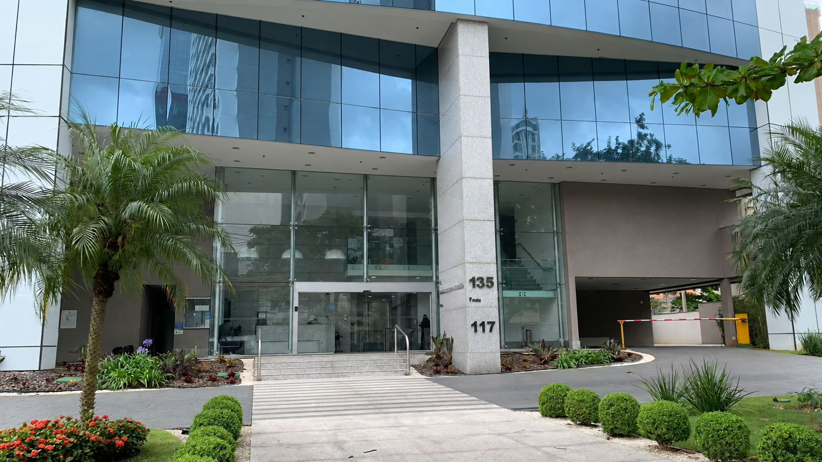 Fachada e entrada do Edifício Jornalista Roberto Marinho, onde fica a unidade da Brave em São Paulo.